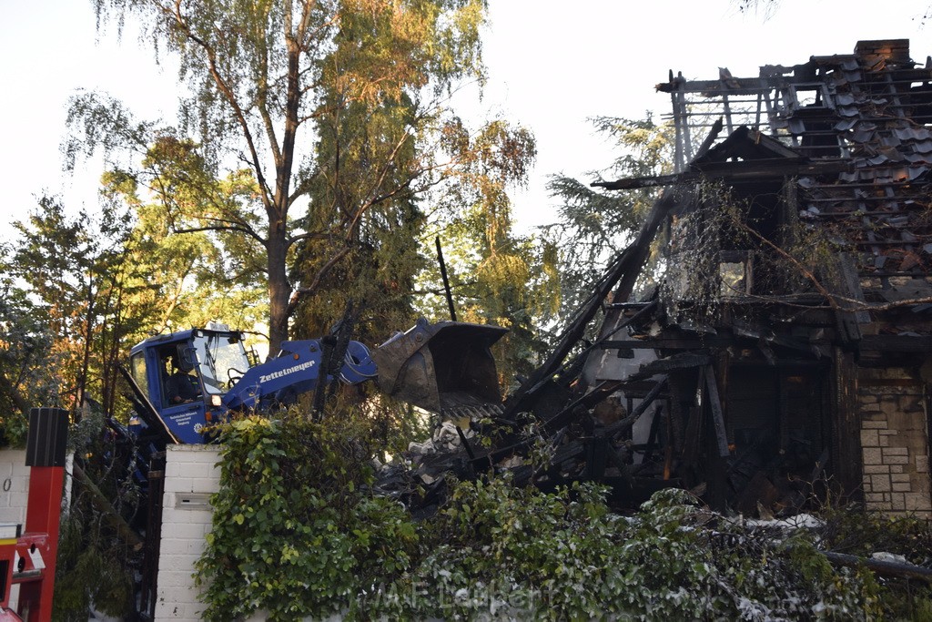 Grossfeuer Einfamilienhaus Siegburg Muehlengrabenstr P1088.JPG - Miklos Laubert